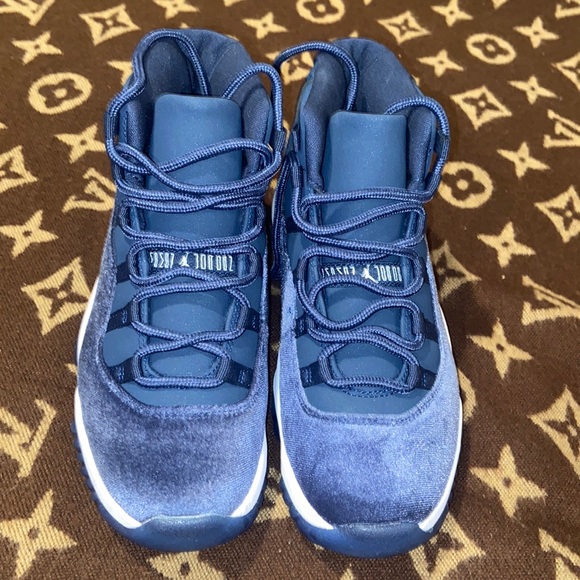 Blue Jordan 11 Retro Sneakers - Picture 6 of 12
